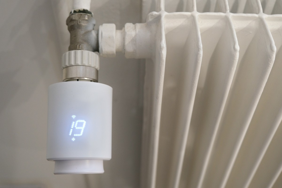 Czym wyróżniają się inteligentne głowice termostatyczne?